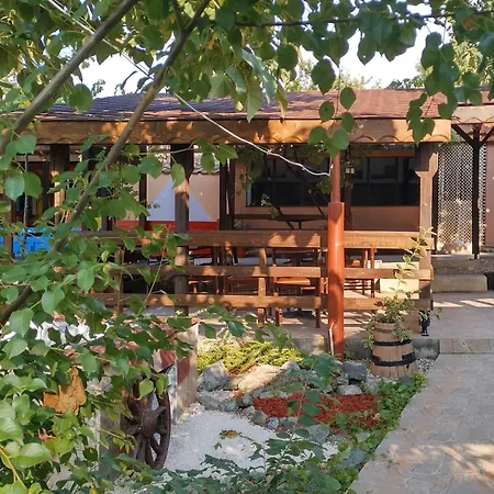 вишнева градина Guest house 3*