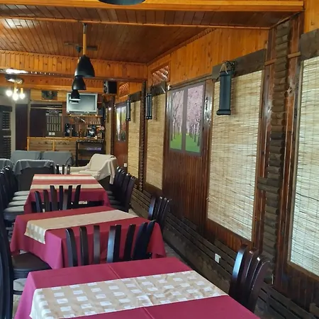 вишнева градина Brestnik